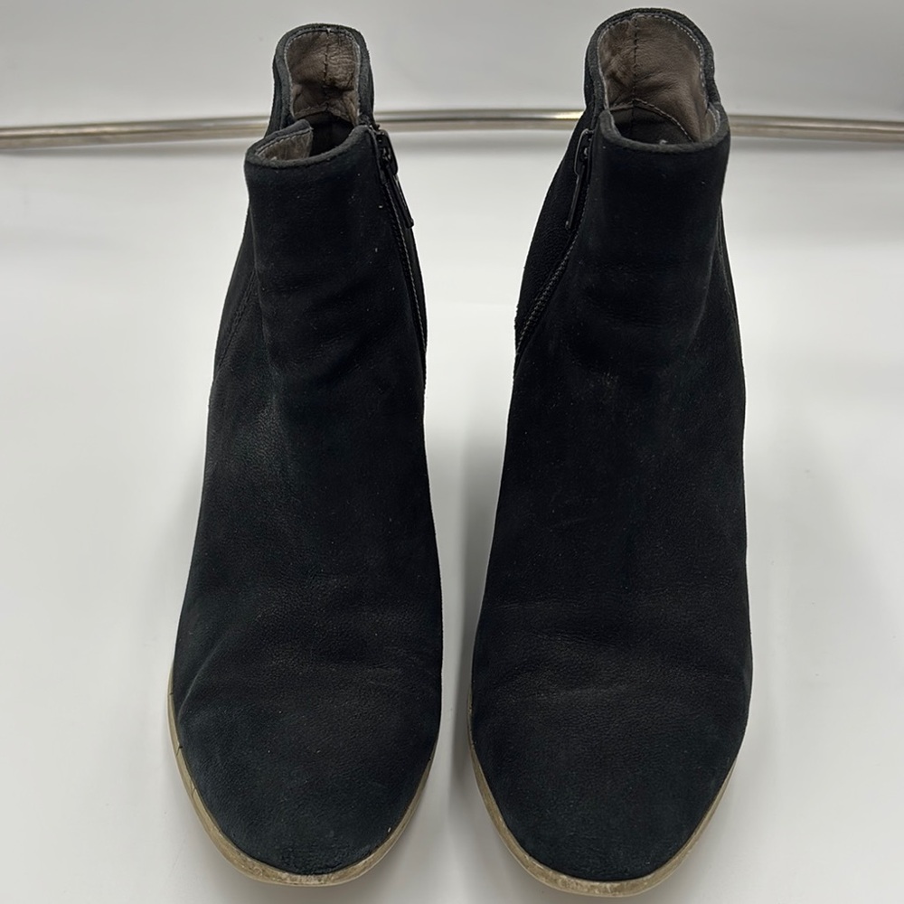 Barneys New York Heeled Suede Ankle Boots